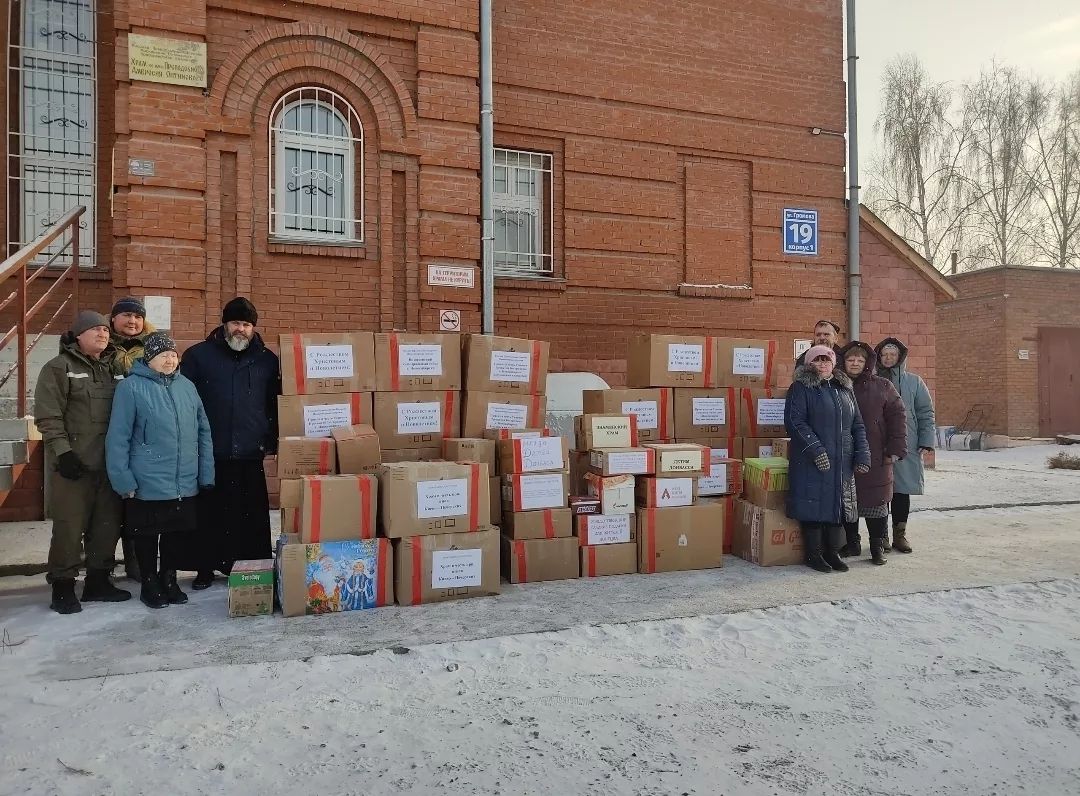 Прихожане Свято-Георгиевского храма приготовили Рождественские подарки для жителей Донбасса